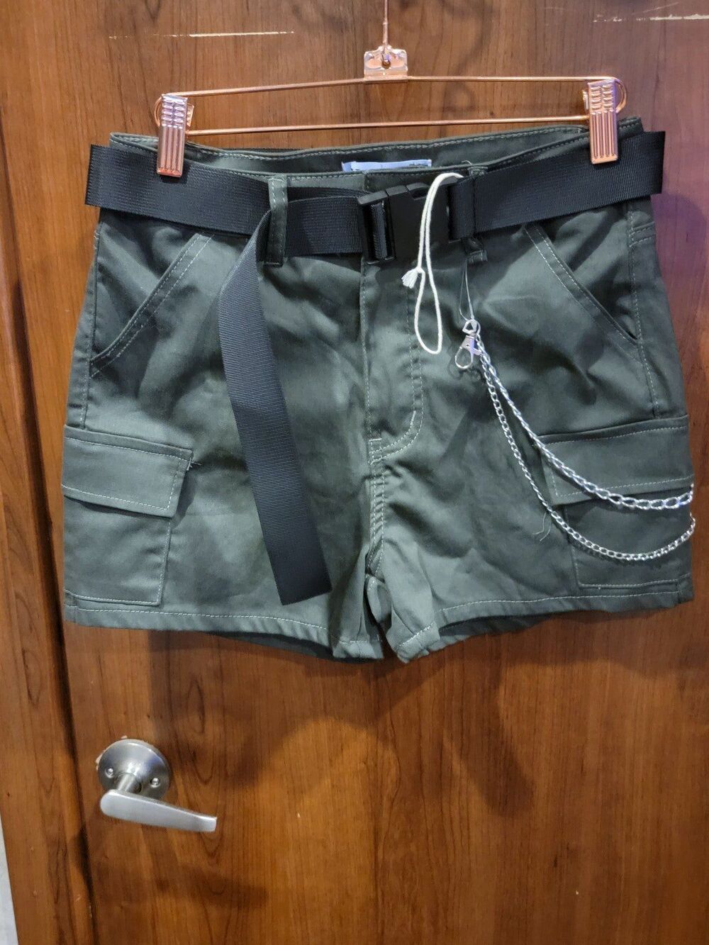 NWOT Kreamy Army Green  Shorts  Sz L C-26